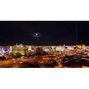  Vegas at Night: Home & Kitchen
