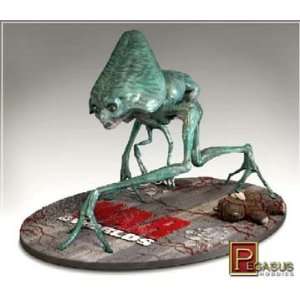   Of The Worlds Alien Creature Prepainted Assembled Model Toys & Games