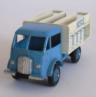 FRENCH DINKY TOYS No. 25 O NESTLE FORD MILK TRUCK + CHURNS IN SHORT 