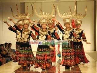 Traditional Chinese Fan Dance Costumes and Dancing Fan  