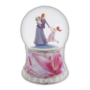  Adorable Mom And Child Water Globe 