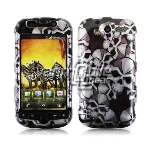 BLACK SILVER SKULLS DESIGN CASE + LCD SCREEN PROTECTOR + CAR CHARGER 