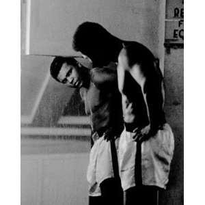  Muhammad Ali Looking In Mirror: Home & Kitchen