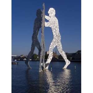  Molecule Men Sculpture and River Spree, Treptow, Berlin 