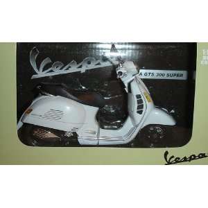  1:12 Scale Vespa GTS 300 Super White Diecast Motorcycle 