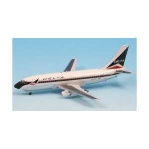  InFlight 200 Delta Airlines B737 200 Model Plane: Toys 