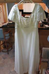 Davids Bridal Wedding Dress size 20   ivory, empire waist, lace 
