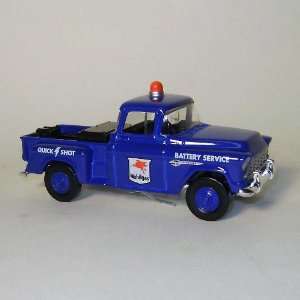   Die Cast Mobilgas Battery Service 1955 Chevrolet Truck 1:43: Toys