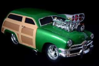 MUSCLE MACHINES 118 Scale 1950 Ford Woody Green  