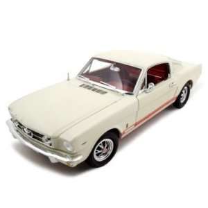  1965 Ford Mustang GT Fastback 1/18 Wimbledon White Toys 