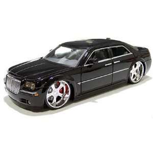 Chrysler 300C Diecast Model Car 124 Scale   Black  Toys & Games 