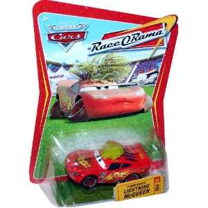  MCQUEEN #88 Disney / Pixar CARS 155 Scale THE WORLD OF CARS RACE 