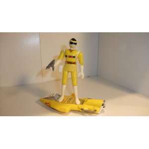  MIGHTY MORPHIN POWER RANGERS YELLOW RANGER WITH GLIDER Toys & Games