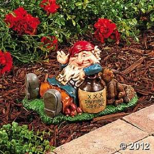   DETAILED HAPPILY DRUNK WITH HIS SQUIRREL BUDDY GARDEN GNOME NEW